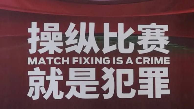 女撑大肚子